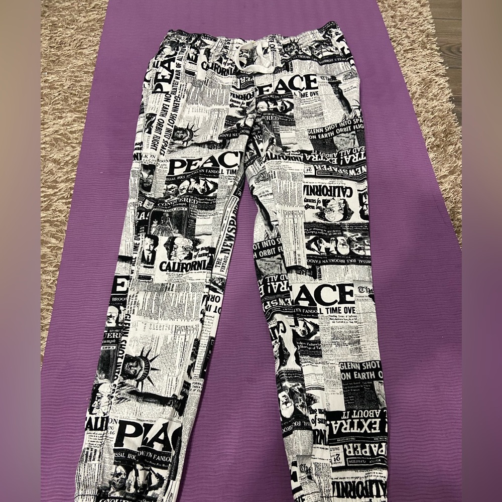 Fresh Prints Of Bel Air Jogger Style Pant News Print Size Small Men’s Black